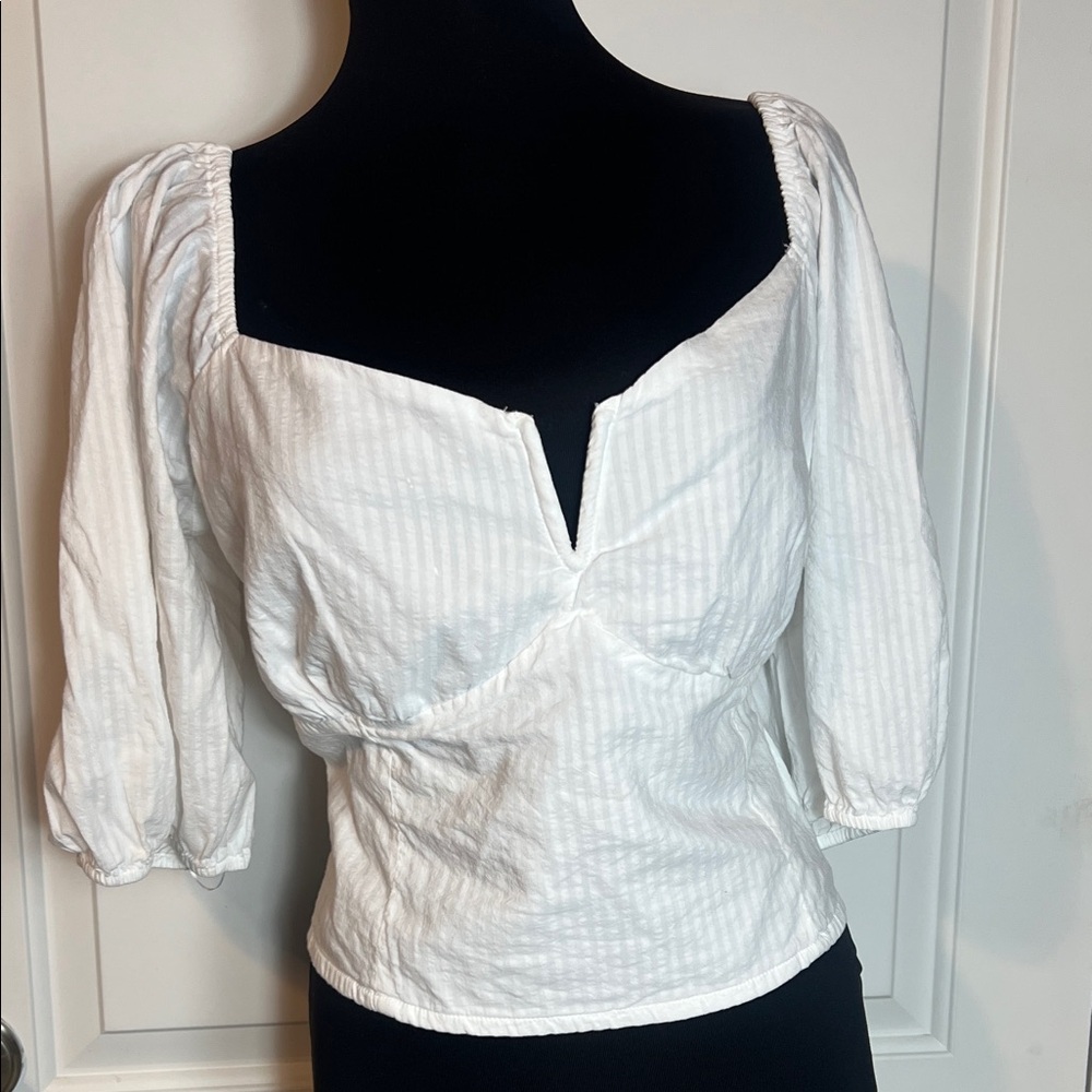 ABERCROMBIE AND FITCH WHITE PUFF SLEEVE TOP - XL